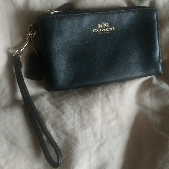 Coach Handbags - Coach wristlet